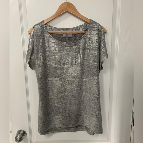 Laura Petites Tops - Laura Petite Size XL - Cold Shoulder Beautiful Sleeve Decal / Details NWOT.